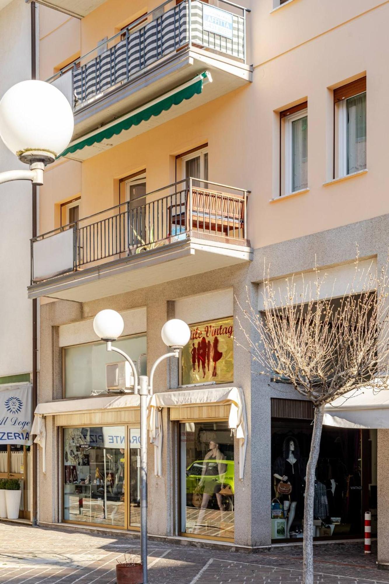 Sunny Home, Appartamento In Centro E Vicino Alla Spiaggia Grado Luaran gambar