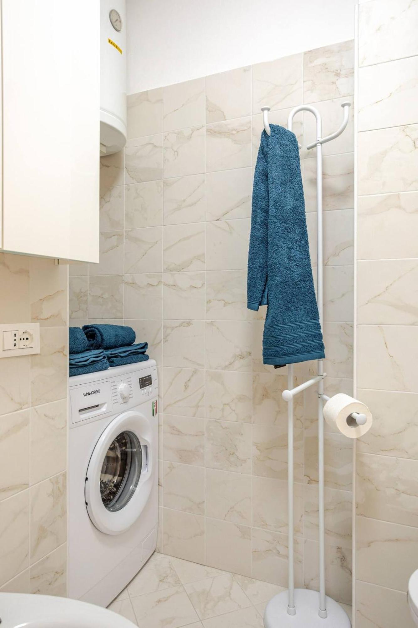 Sunny Home, Appartamento In Centro E Vicino Alla Spiaggia Grado Luaran gambar