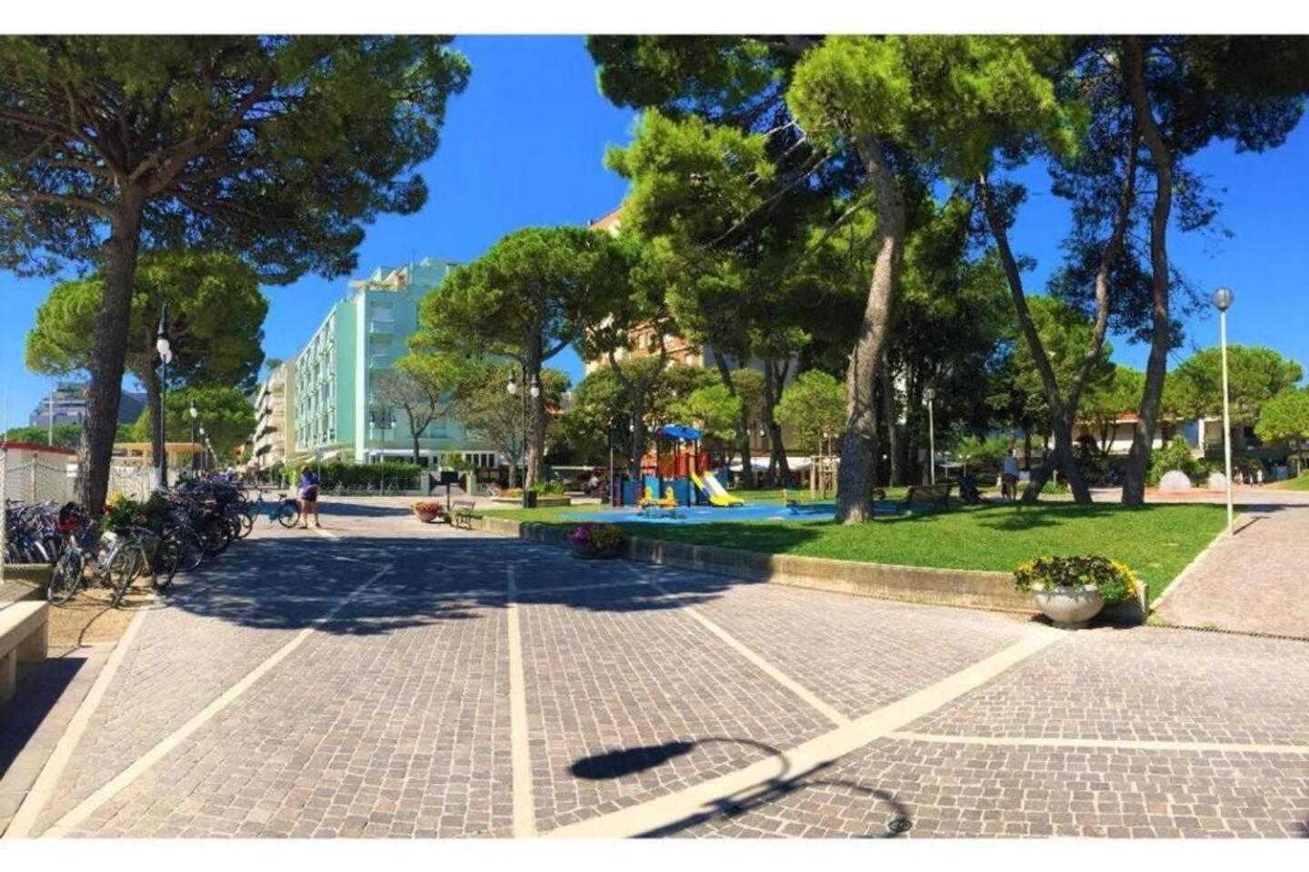 Sunny Home, Appartamento In Centro E Vicino Alla Spiaggia Grado Luaran gambar